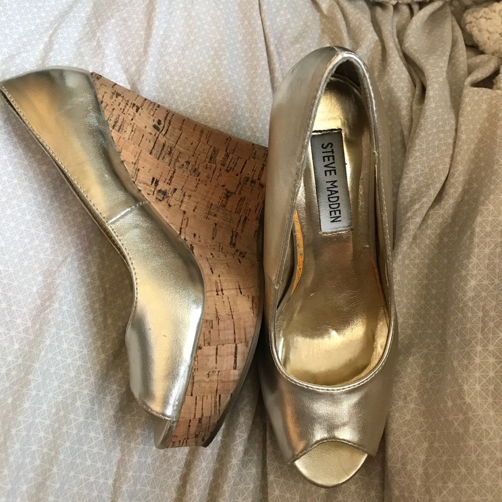 Steve Madden cork wedges gold size 5 and 1/2