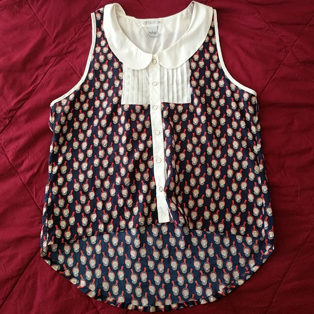 Blouse with numerous birds