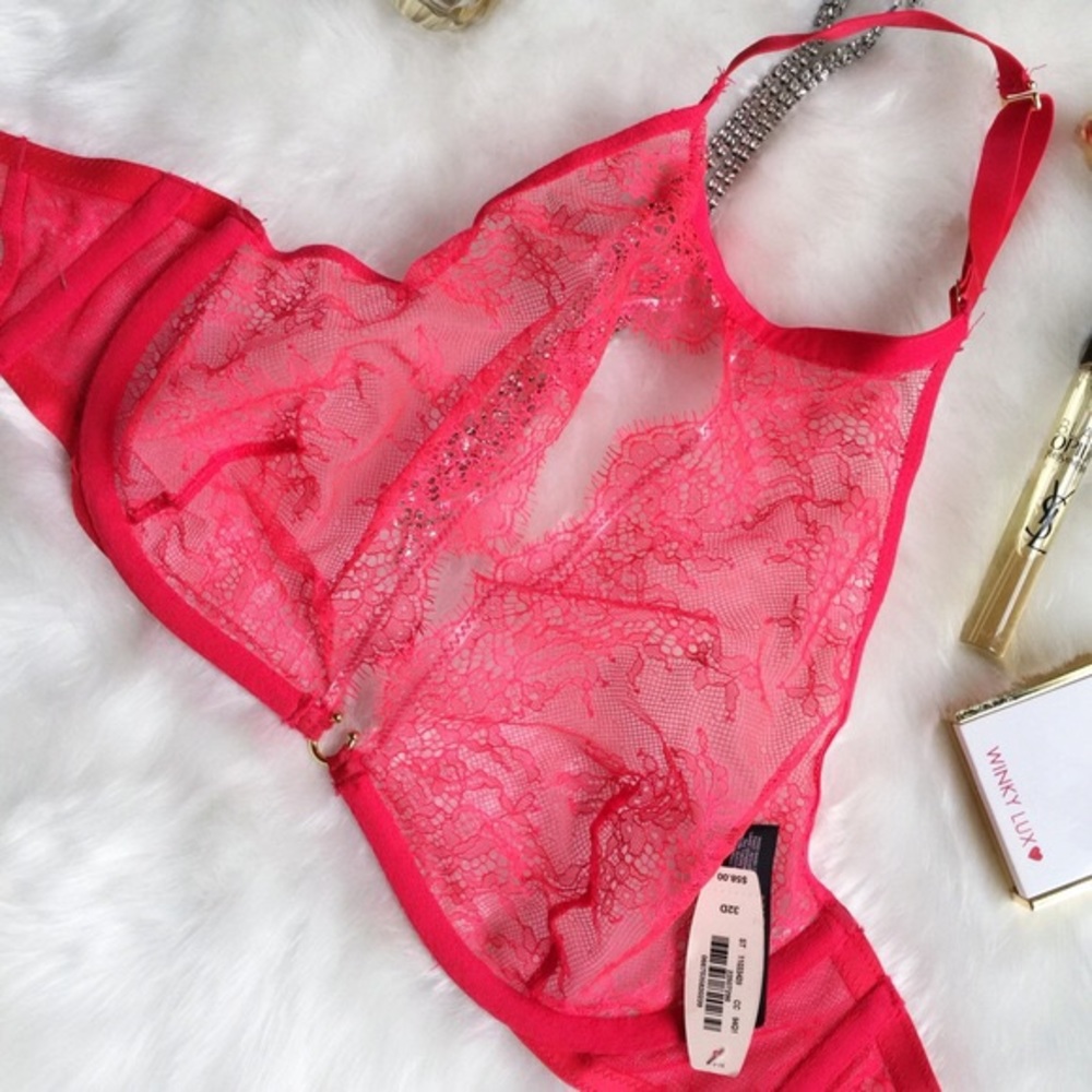 . {VICTORIA'S SECRET} Very sexy chantilly lace bra - Picture 2 of 8