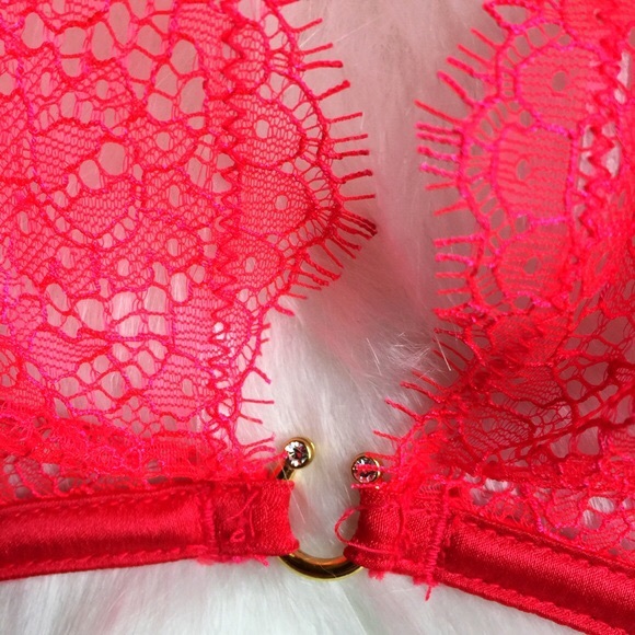 . {VICTORIA'S SECRET} Very sexy chantilly lace bra - Picture 6 of 8