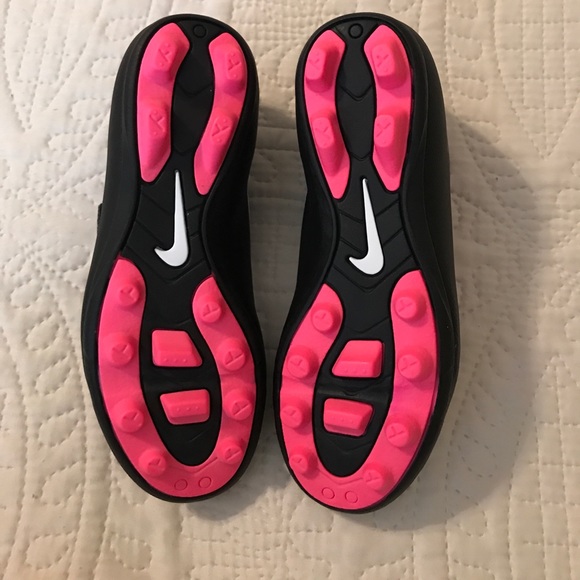 Nike Other - ⚽️ NEW without tags Nike soccer cleats. ⚽️