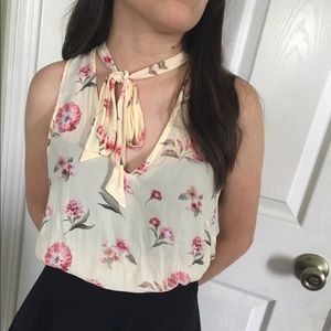 Floral neck scarf shirt