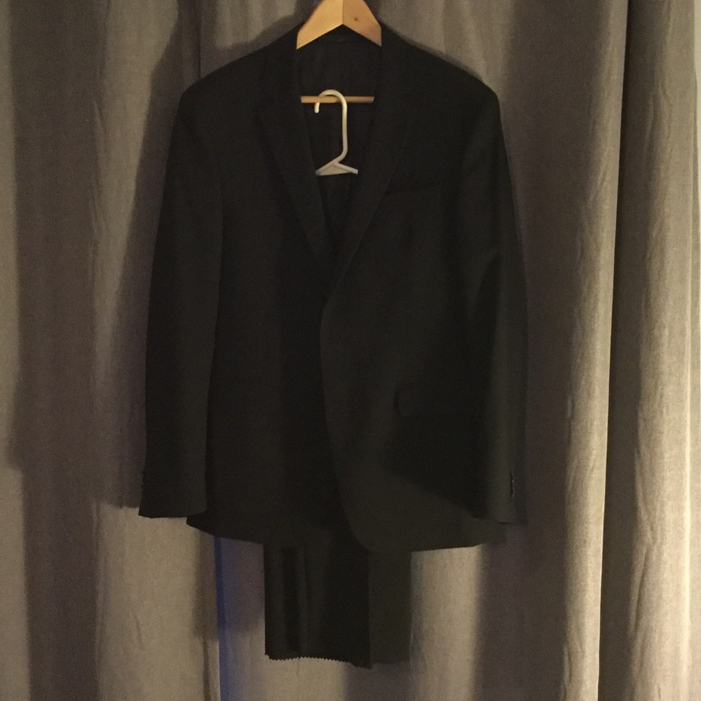 Kenneth Cole Black Suit - 40R 🤵SALE🤵
