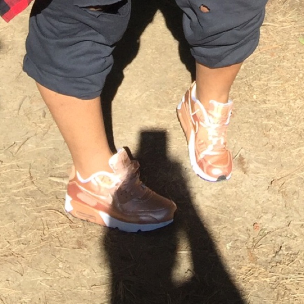 ROSE GOLD NIKE SNEAKERS