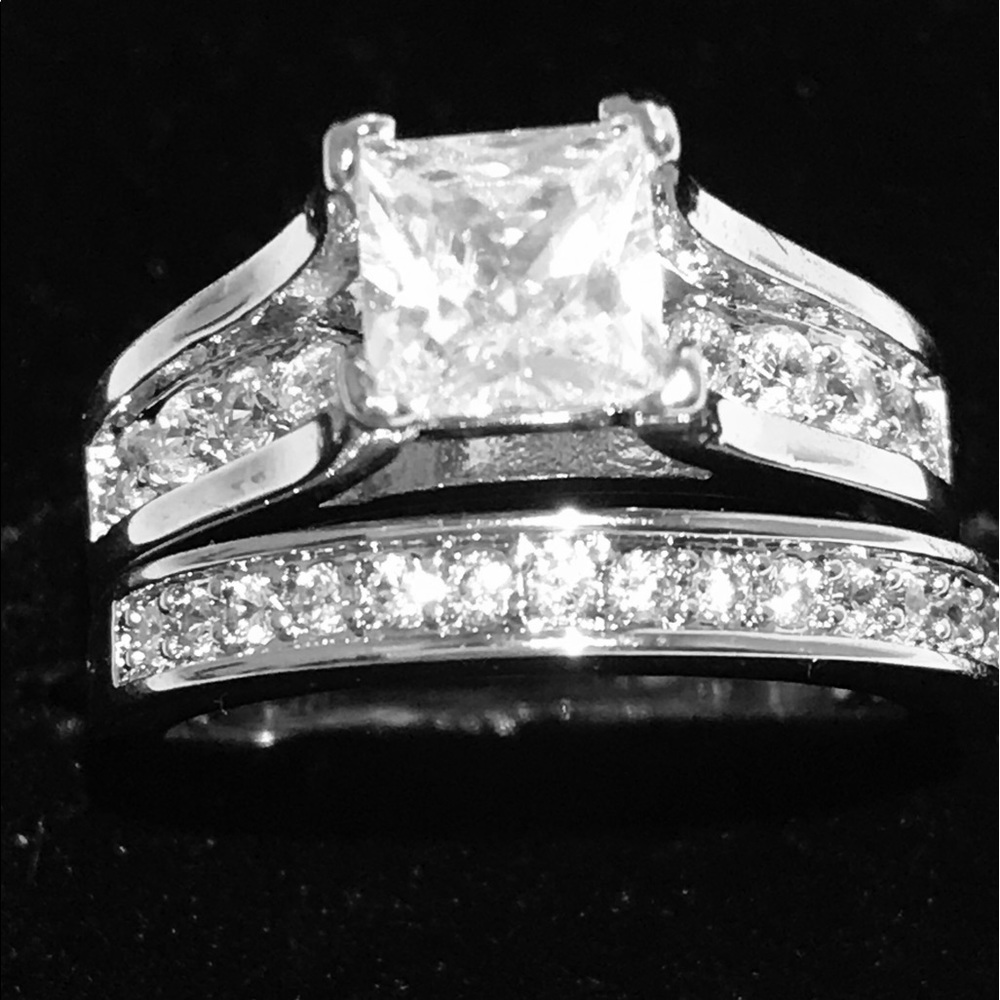NEW Georgeous White CZ Engagement Gift Set