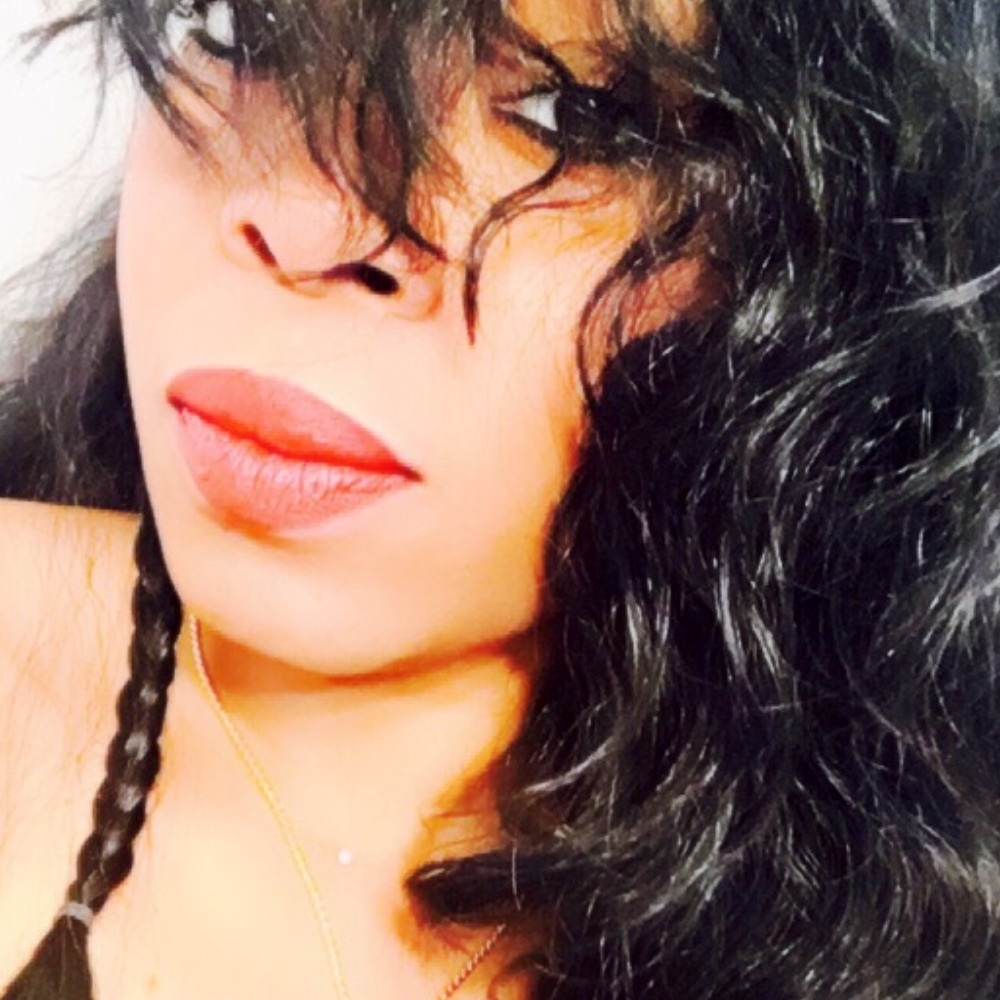 Meet your Posher, Demetria