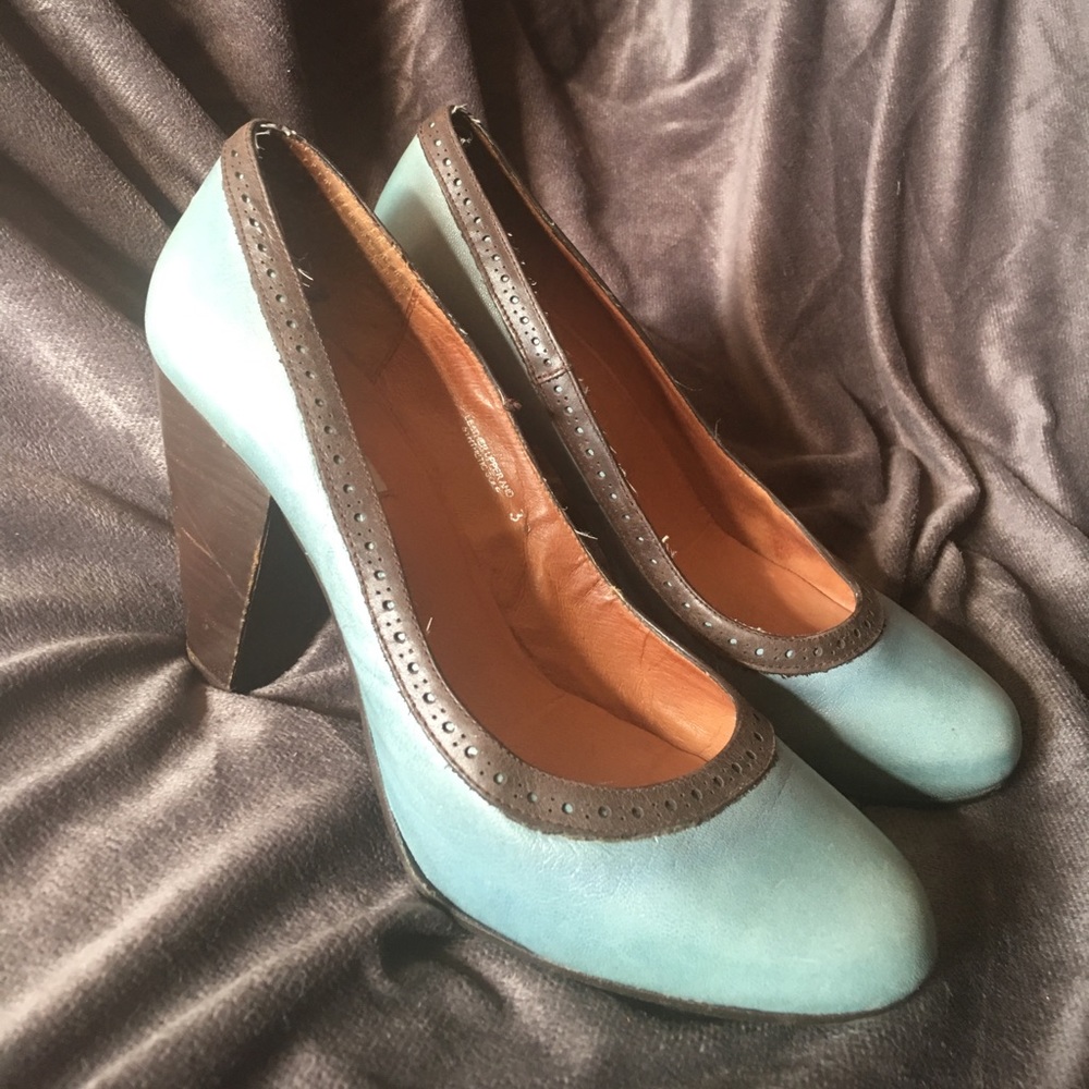 Steve Madden retro-style slate blue/brown pumps