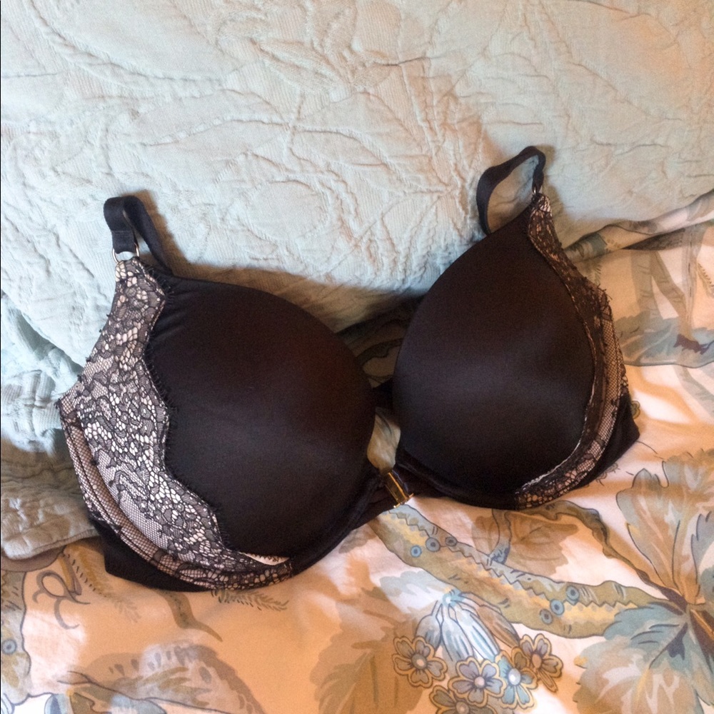 34D VS clasp in front bra