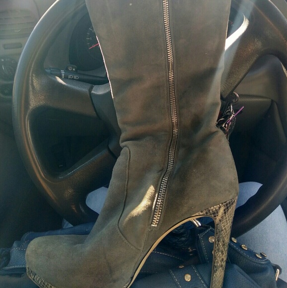 Michael Kors boots - Picture 2 of 3