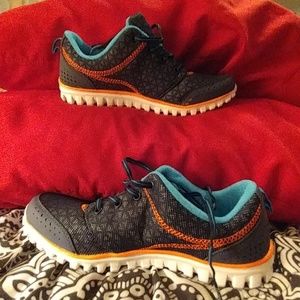 Catherines 9W Women's Athletic Shoes