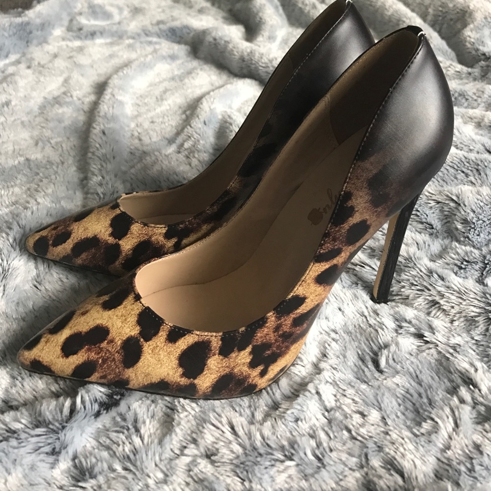 Leapard pointed heels