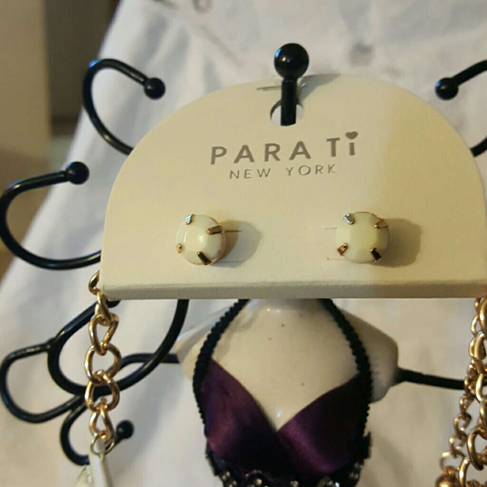 Ivory Necklace Set - Picture 3 of 3