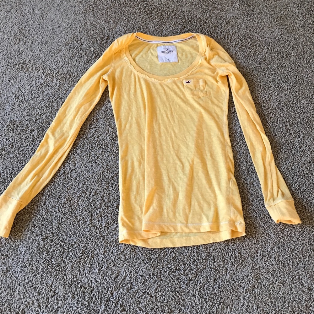 Yellow long-sleeved shirt