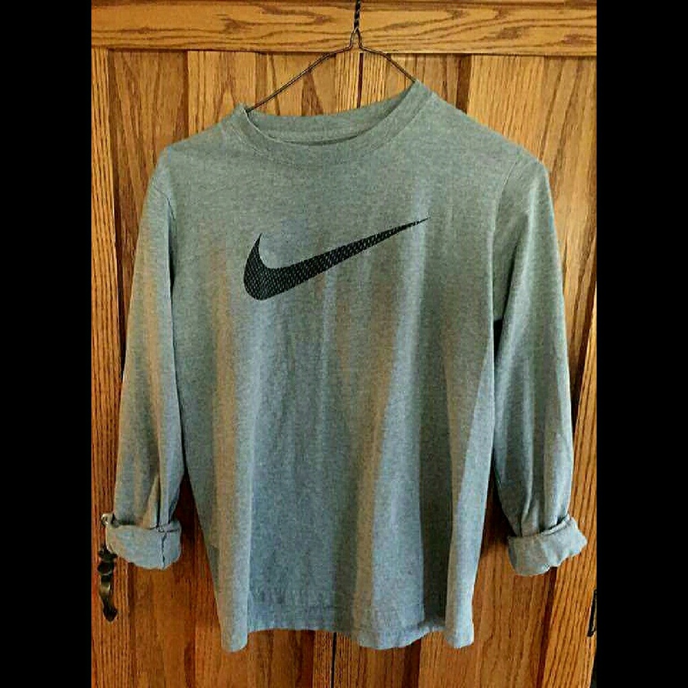 GREY NIKE LONG SLEEVE