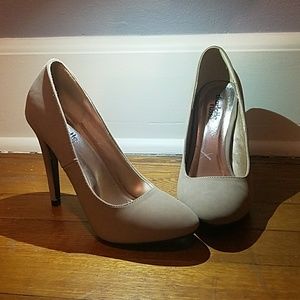 Nude vegan suade pumps