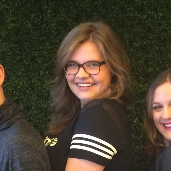 Meet your Posher, Nina - Picture 2 of 2