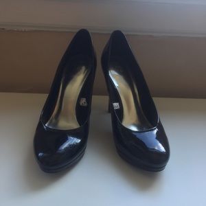 Black faux patent leather pumps