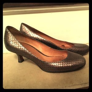 Silver snakeskin pumps