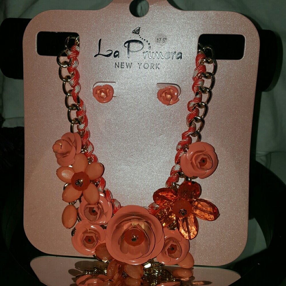 Beautiful Peachy Pink Necklace Set