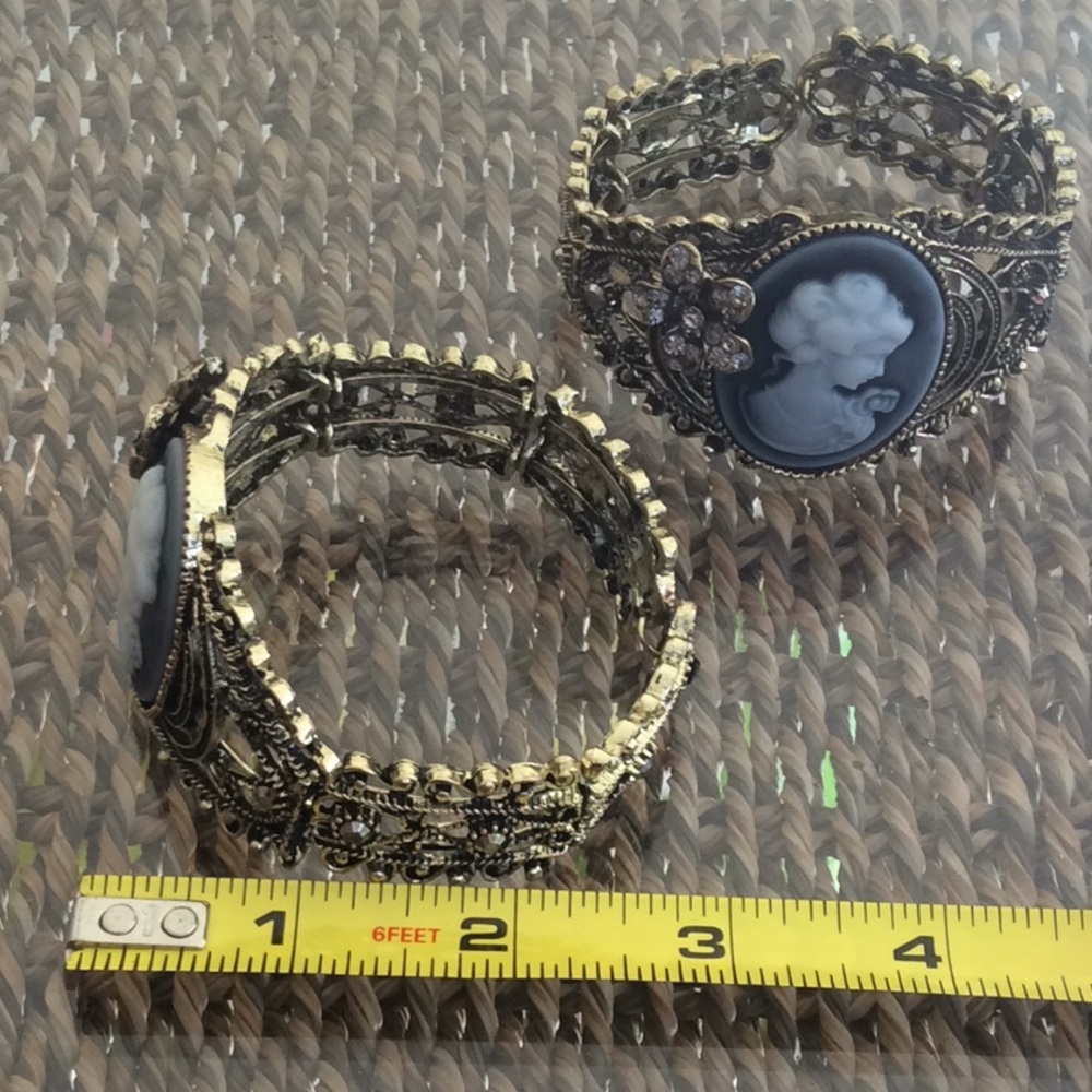 🌈# 60. Cameo Statue Queen Bracelet  Bronze - Picture 5 of 6