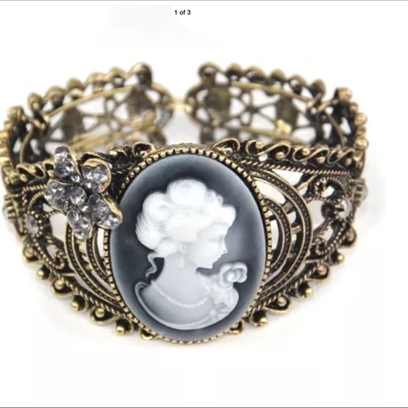 🌈# 60. Cameo Statue Queen Bracelet  Bronze - Picture 2 of 6