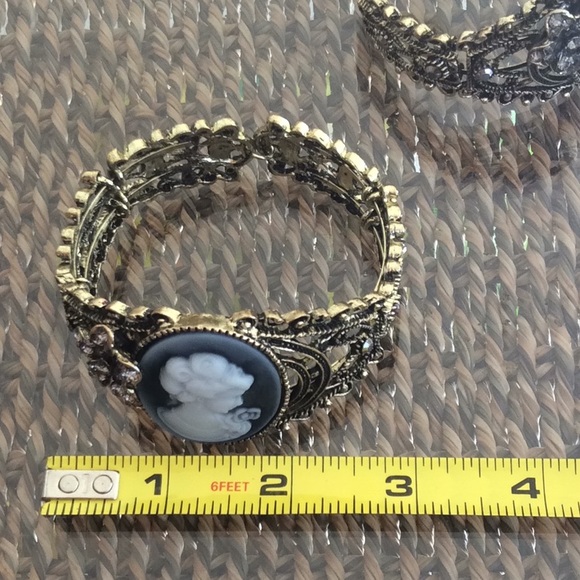 🌈# 60. Cameo Statue Queen Bracelet  Bronze - Picture 4 of 6