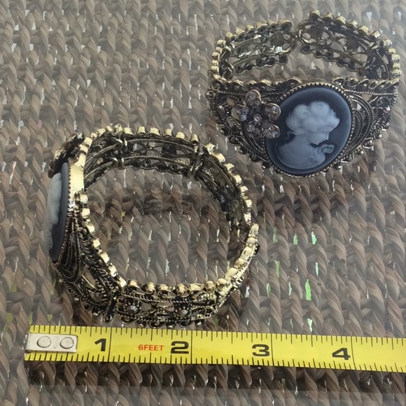 🌈# 60. Cameo Statue Queen Bracelet  Bronze - Picture 5 of 6