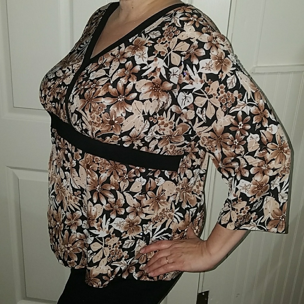 floral brittany black top