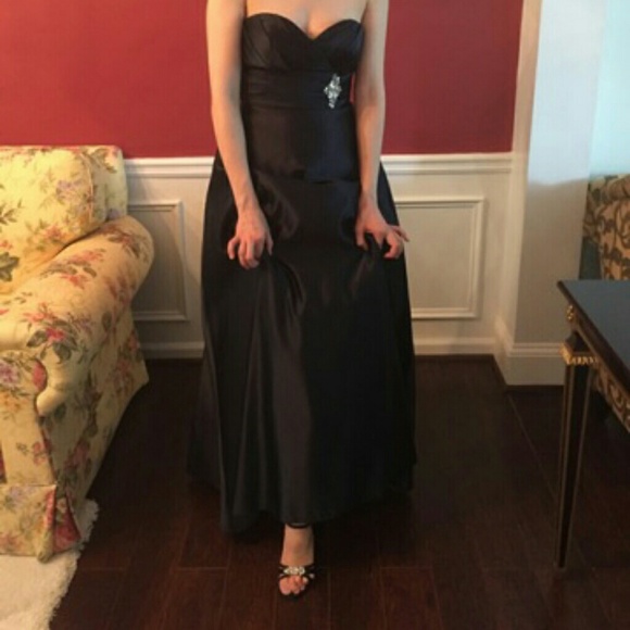 Navy Satin Evening Gown - Picture 4 of 4