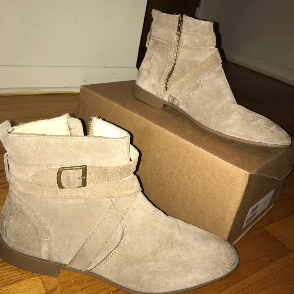 Chelsea boots stone suede with strap