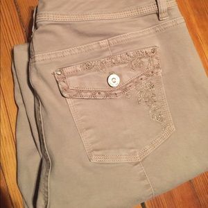 White House Black Market BLANC Stretch Slim Leg