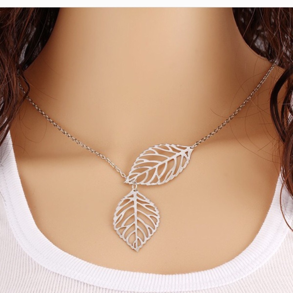 🎀New Gold Or Silver Leaf Necklace - Picture 2 of 2