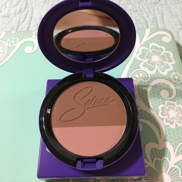 Limited Edition Mac Selena Powder Blush - Picture 2 of 4