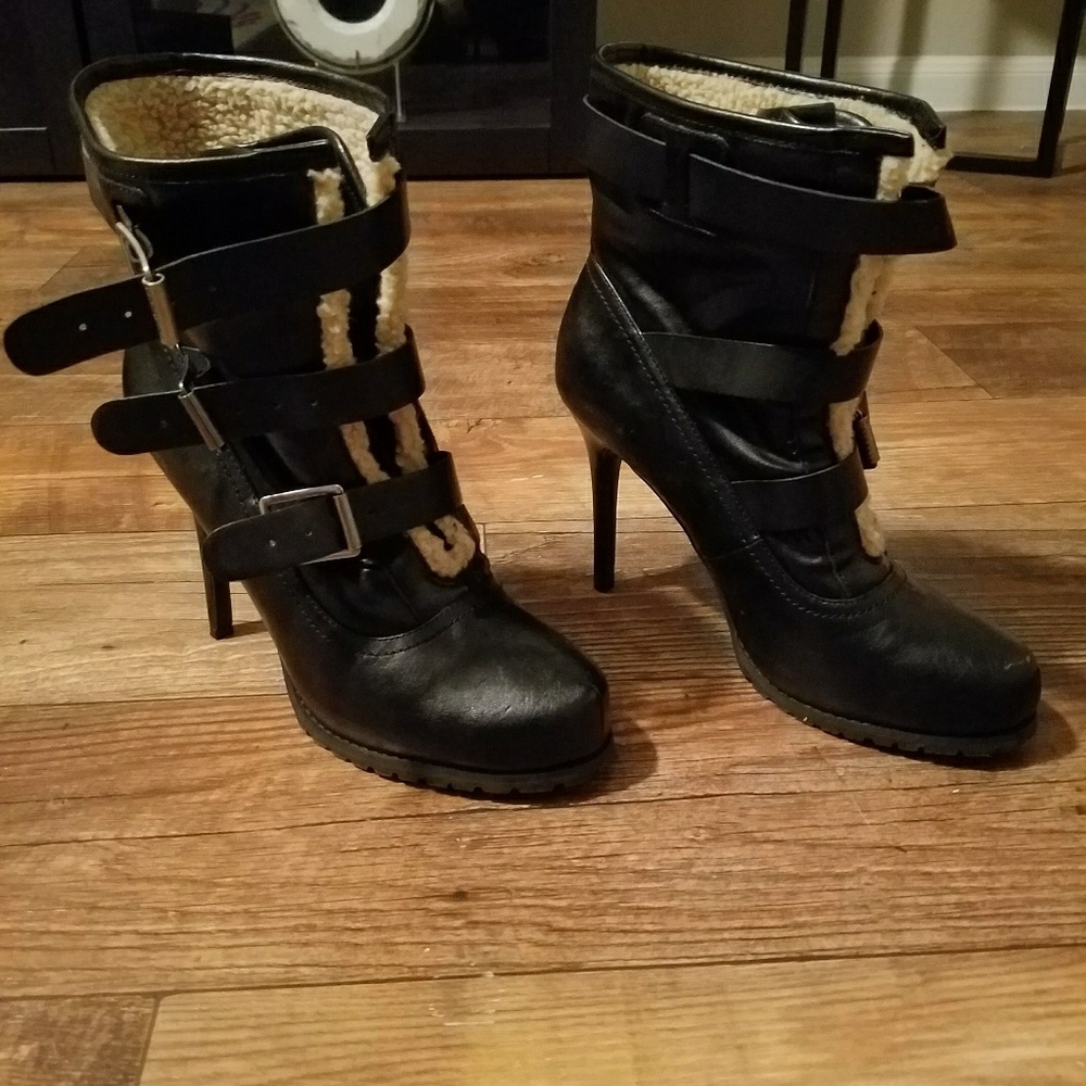 Simply Vera by Vera Wang Boots