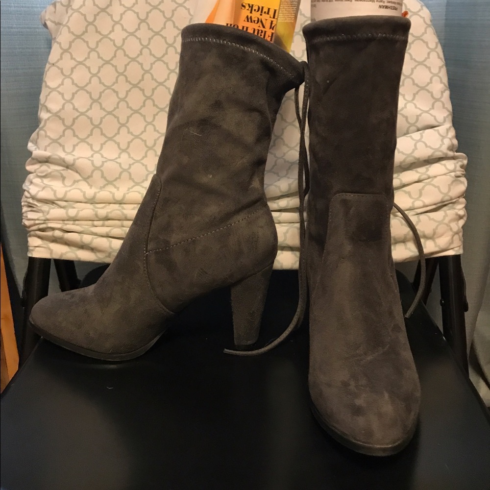 Gray Katherine Malandrino booties