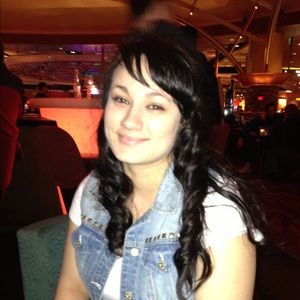 Meet your Posher, Laura