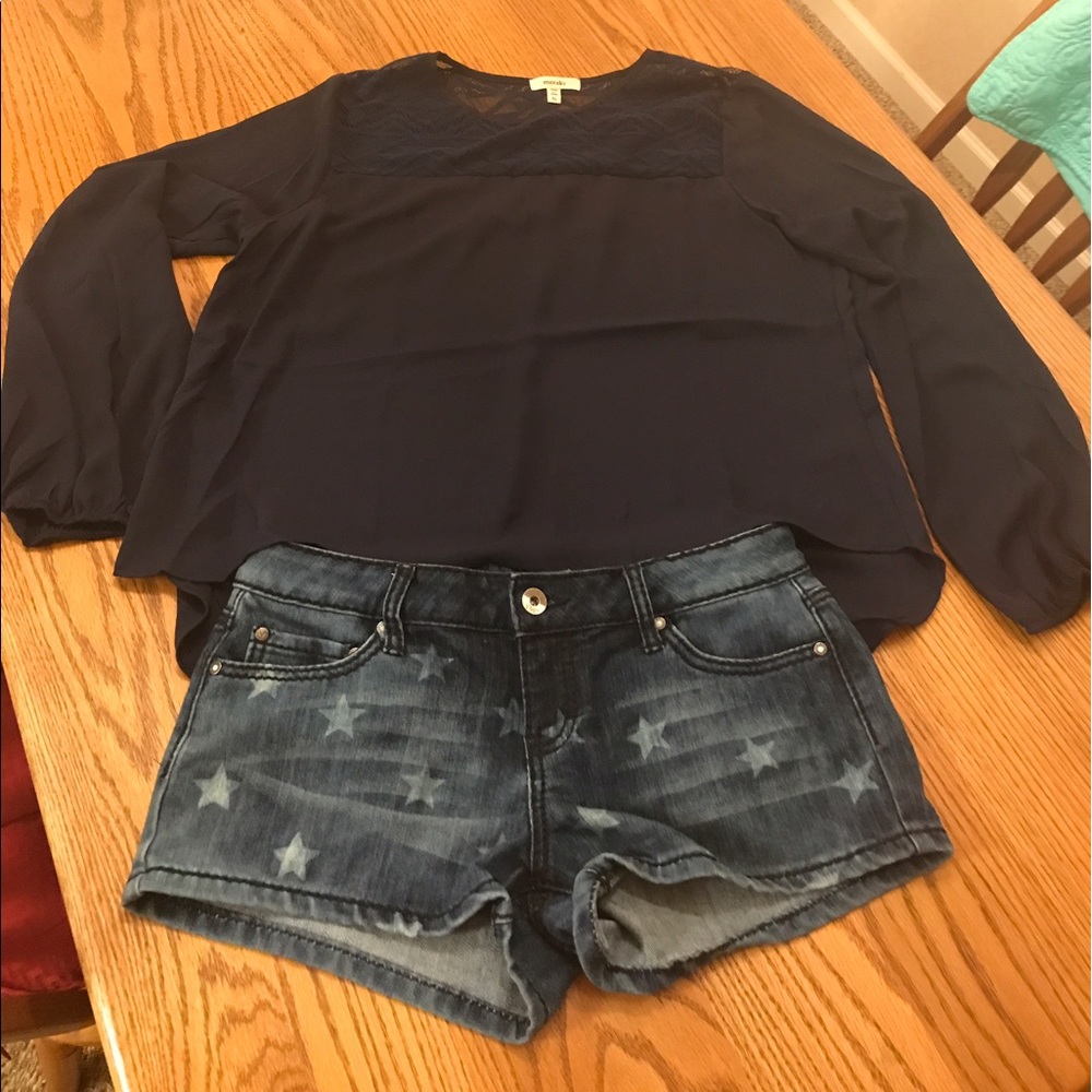 🌞💟 Meraki Navy blue triangle mesh flowy blouse