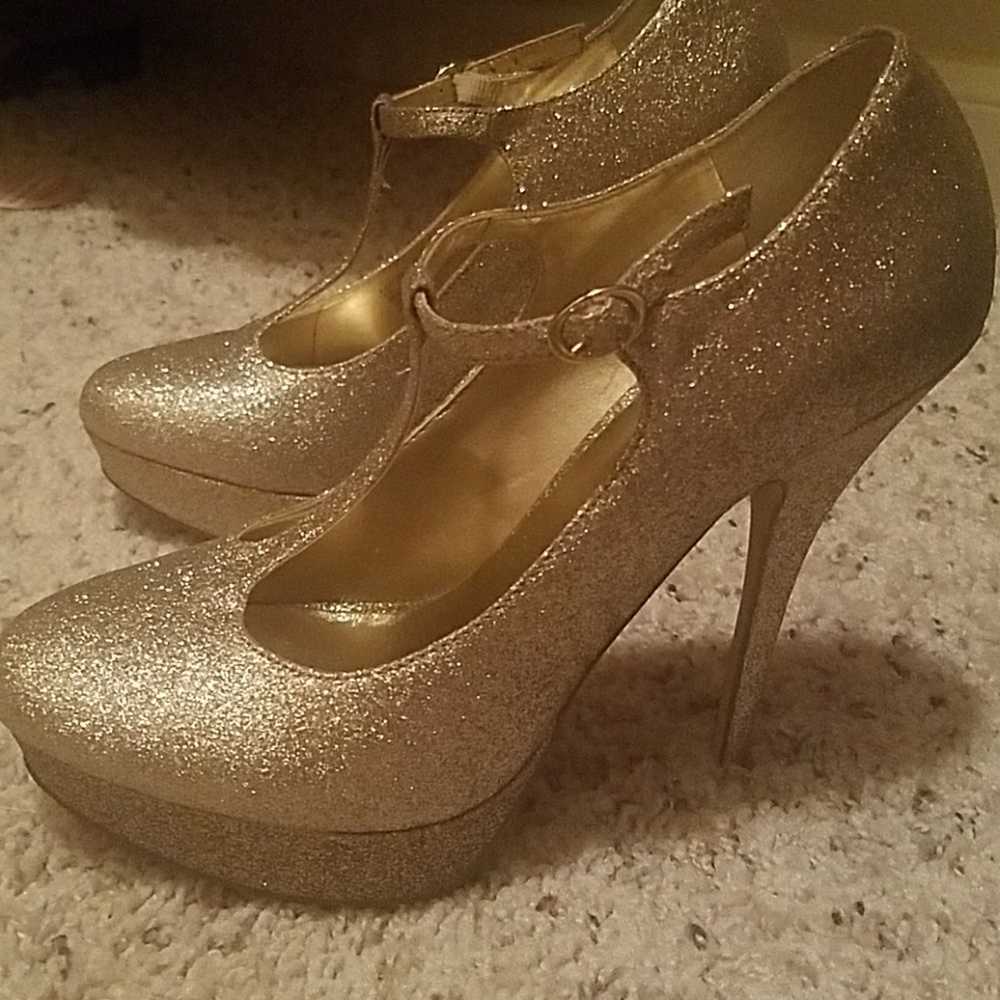 Steve Madden T-Strap Platform Pumps