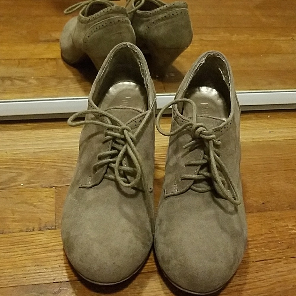 Taupe vintage style bootie