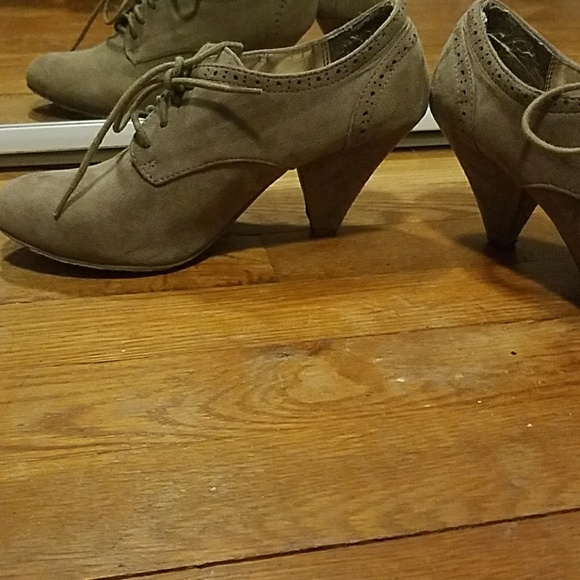 Taupe vintage style bootie - Picture 2 of 4