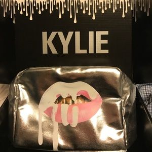 kylie jenner makeup bag - LIMITED EDITION