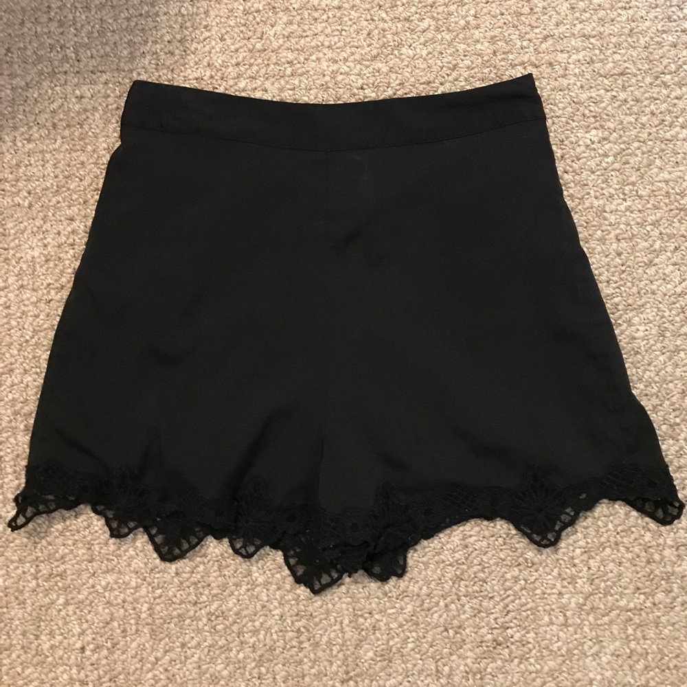 High waisted shorts with lace trim