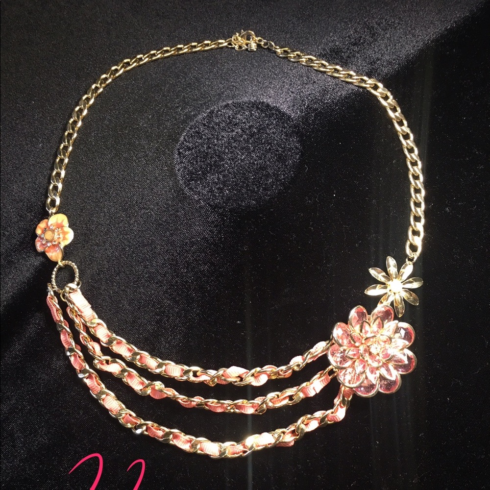 Betsey Johnson statement necklace