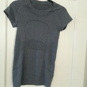 Lululemon swiftly tech short sleeve size 6