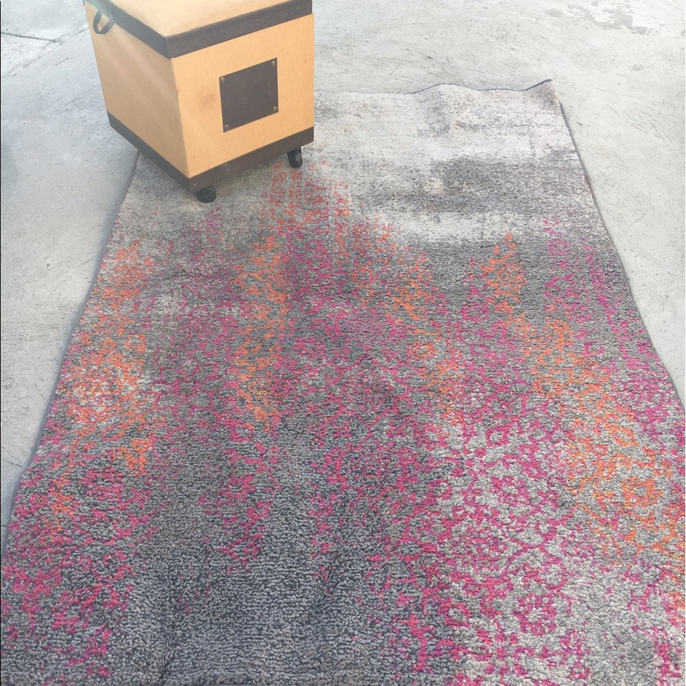 Ottoman and/ or Rug