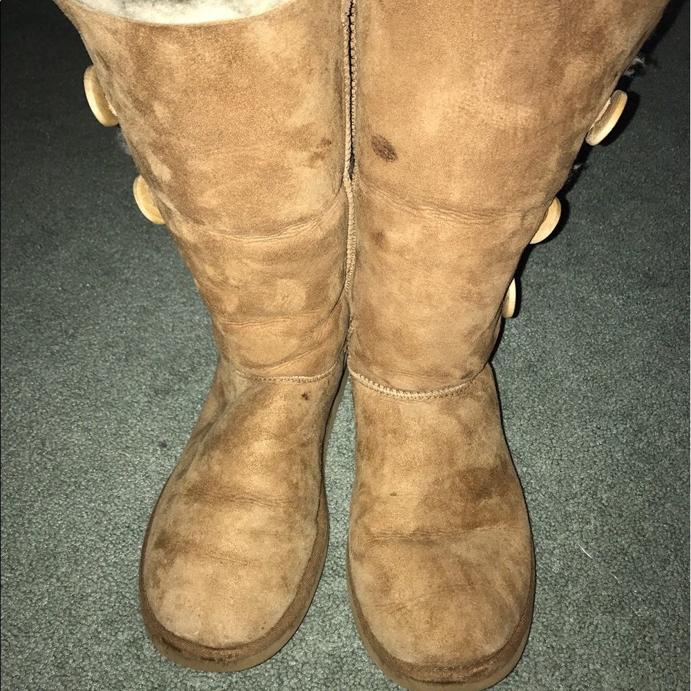 Bailey button triplet ugg boats