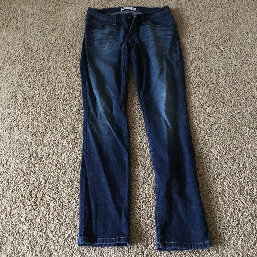 Levi 524 too super low straight-fit jeans!