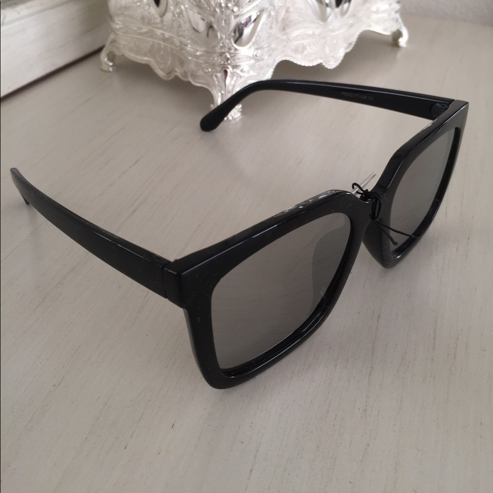 🕶Sunglasses🕶 - Picture 2 of 2