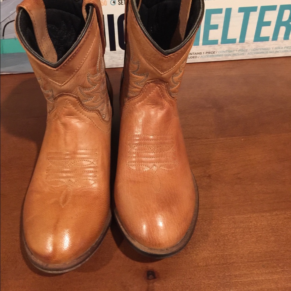 Dingo boots size 6