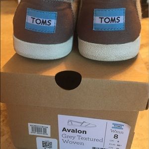 Barely worn Toms size 8
